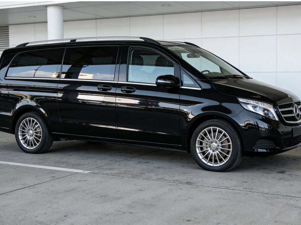 機(jī)場(chǎng)高鐵接送專用車(chē)